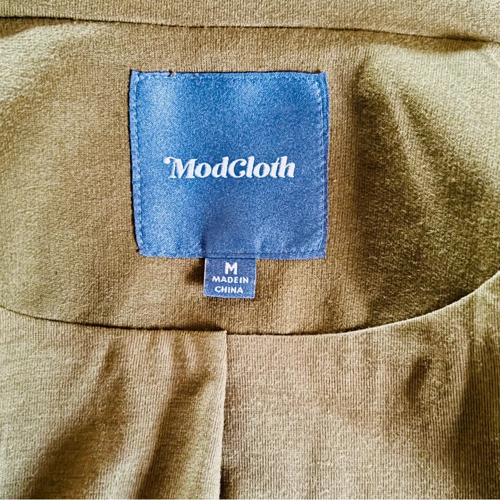 Modcloth Sz M Cropped Fitted Olive Blazer with White Accents - Picture 8 of 10